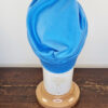 Turbante con incrocio frontale ed arricciatura in colore azzurro, Mimi Condal.