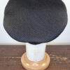Cappello modello basco realizzato con tessuto neoprene nero a rete, Mimi Condal.