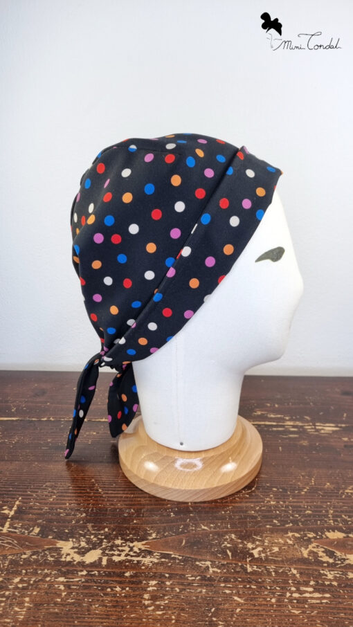 Vista laterale turbante bandana preformato che si chiude con nodo, stampa pois vari colori, Mimi Condal