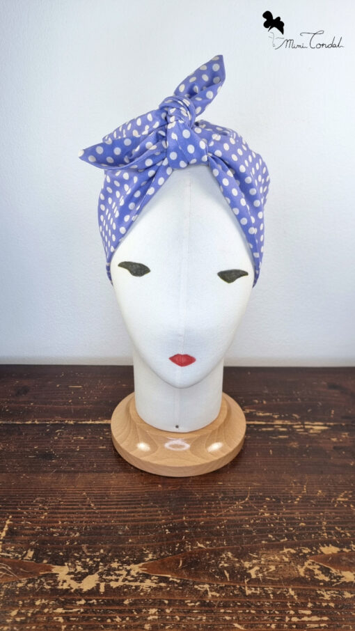 Turbante preformato dallo stile retro viola con pois bianchi creato da Mimi Condal