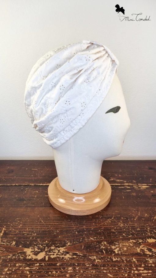 Elegante turbante estivo in cotone bianco di sangallo, Mimi Condal